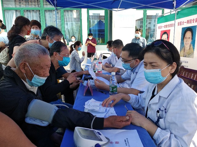 安徽醫科大學民革安醫大總支赴含山縣開展義診幫扶活動